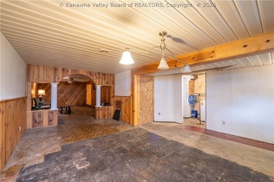 YOUR DREAM HOME SITTING ON A RIVER LOT IS HERE! This ranch-style - photo 18