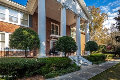 A timeless Georgian-style estate built in 1947 and lovingly - photo 5