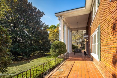 A timeless Georgian-style estate built in 1947 and lovingly - photo 7