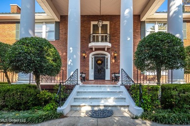 A timeless Georgian-style estate built in 1947 and lovingly - photo 8