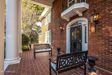 A timeless Georgian-style estate built in 1947 and lovingly - photo 9