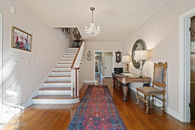 A timeless Georgian-style estate built in 1947 and lovingly - photo 10