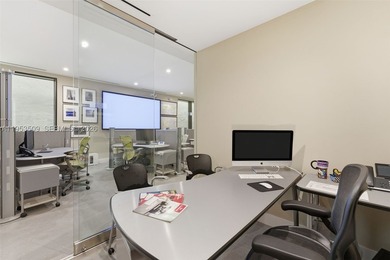 Exceptional free-standing commercial building. Fully renovated - photo 13