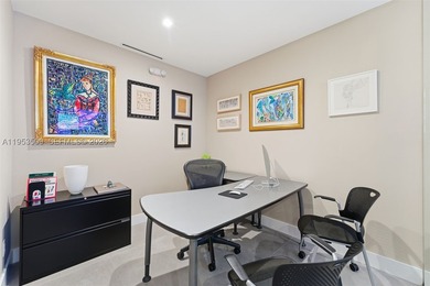 Exceptional free-standing commercial building. Fully renovated - photo 16