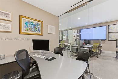 Exceptional free-standing commercial building. Fully renovated - photo 18