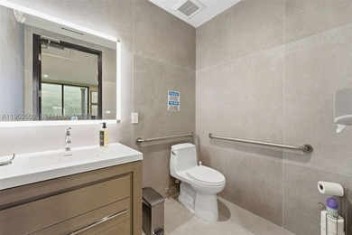 Exceptional free-standing commercial building. Fully renovated - photo 19