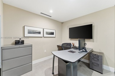 Exceptional free-standing commercial building. Fully renovated - photo 21