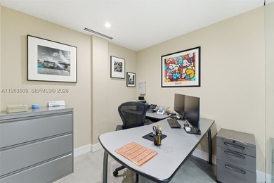 Exceptional free-standing commercial building. Fully renovated - photo 23
