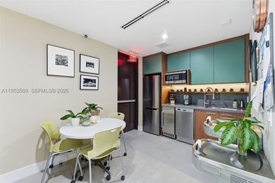 Exceptional free-standing commercial building. Fully renovated - photo 27
