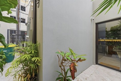 Exceptional free-standing commercial building. Fully renovated - photo 29