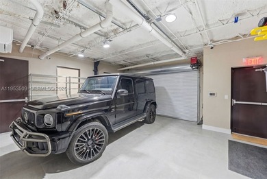 Exceptional free-standing commercial building. Fully renovated - photo 30
