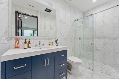 Exceptional free-standing commercial building. Fully renovated - photo 33