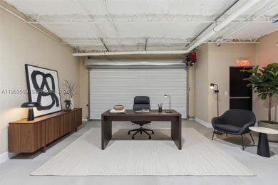 Exceptional free-standing commercial building. Fully renovated - photo 34