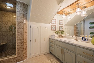 Just in time for summer-this stunning, fully renovated lakefront - photo 34