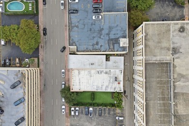 Exceptional free-standing commercial building. Fully renovated - photo 37