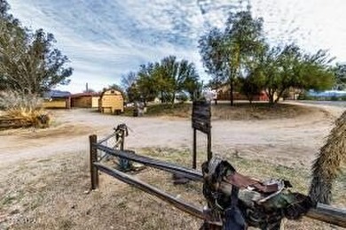 Located in a convenient close-in area of Yucca, Lazy Horse Ranch