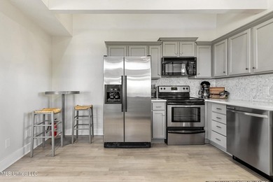 Welcome to laid-back coastal living in Riverview area in - photo 8