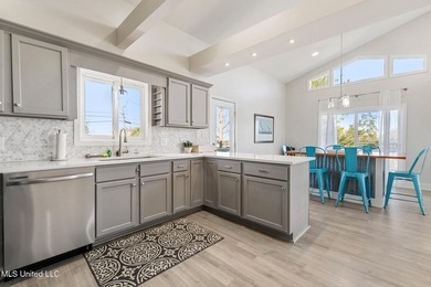 Welcome to laid-back coastal living in Riverview area in - photo 9