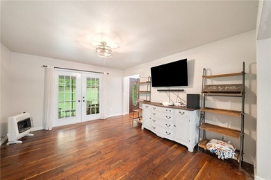 SELLER OFFERING $10,000 IN CLOSING COSTS IF UNDER CONTRACT BY - photo 11