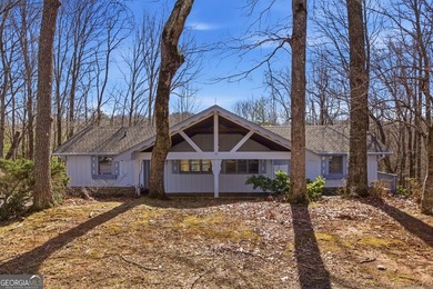 This adorable 4-bedroom, 4.5-bathroom mountain cabin is located - photo 11
