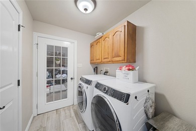 SELLER OFFERING $10,000 IN CLOSING COSTS IF UNDER CONTRACT BY - photo 12