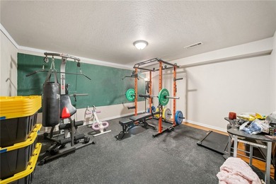 SELLER OFFERING $10,000 IN CLOSING COSTS IF UNDER CONTRACT BY - photo 13