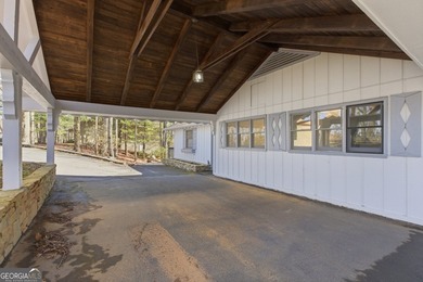 This adorable 4-bedroom, 4.5-bathroom mountain cabin is located - photo 13