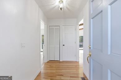 This adorable 4-bedroom, 4.5-bathroom mountain cabin is located - photo 14