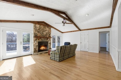 This adorable 4-bedroom, 4.5-bathroom mountain cabin is located - photo 15