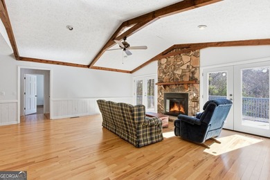 This adorable 4-bedroom, 4.5-bathroom mountain cabin is located - photo 17