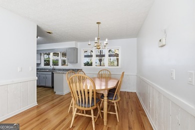 This adorable 4-bedroom, 4.5-bathroom mountain cabin is located - photo 18