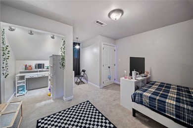 SELLER OFFERING $10,000 IN CLOSING COSTS IF UNDER CONTRACT BY - photo 19