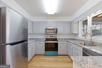 This adorable 4-bedroom, 4.5-bathroom mountain cabin is located - photo 20