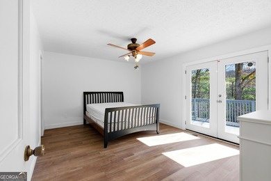 This adorable 4-bedroom, 4.5-bathroom mountain cabin is located - photo 22