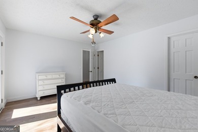 This adorable 4-bedroom, 4.5-bathroom mountain cabin is located - photo 23