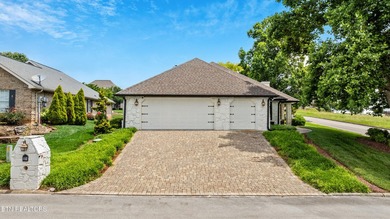 Welcome to this beautifully updated single-story villa in the - photo 3