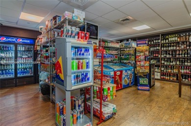 RARELY AVAILABLE 1-bedroom, 1-bath unit located conveniently on