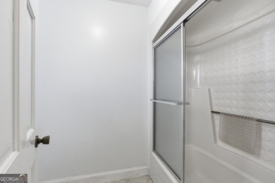 This adorable 4-bedroom, 4.5-bathroom mountain cabin is located - photo 25