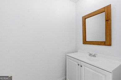 This adorable 4-bedroom, 4.5-bathroom mountain cabin is located - photo 26