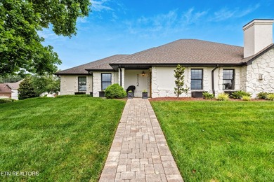 Welcome to this beautifully updated single-story villa in the - photo 6