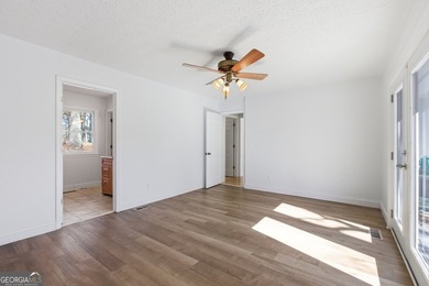 This adorable 4-bedroom, 4.5-bathroom mountain cabin is located - photo 32