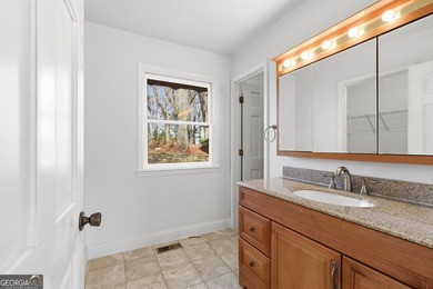 This adorable 4-bedroom, 4.5-bathroom mountain cabin is located - photo 33
