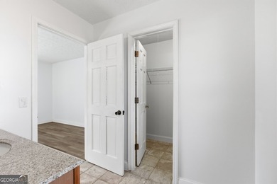 This adorable 4-bedroom, 4.5-bathroom mountain cabin is located - photo 34