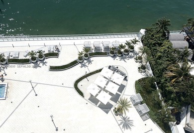 RARELY AVAILABLE 1-bedroom, 1-bath unit located conveniently on