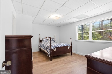 This adorable 4-bedroom, 4.5-bathroom mountain cabin is located - photo 37