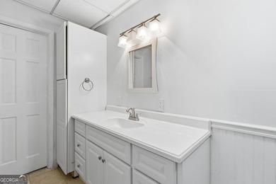This adorable 4-bedroom, 4.5-bathroom mountain cabin is located - photo 39