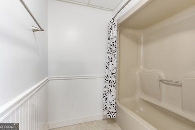 This adorable 4-bedroom, 4.5-bathroom mountain cabin is located - photo 40