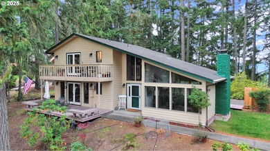Lake Home For Sale in Sutherlin, Oregon