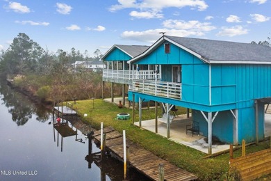 This beautiful cottage offers versatile living with a covered - photo 1