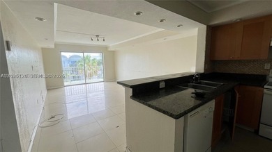 BEAUTIFUL AND LARGE 2 BEDROOM 2 BATHROOM WITH AMAZING POOL VIEW - photo 3